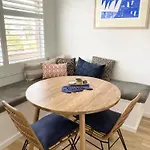 Coastal And Sunny - Stroll To Beach And Vibrant Freshwater Village